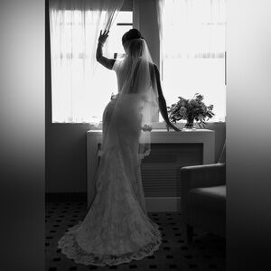 Elegant White Lace Wedding Dress with Veil